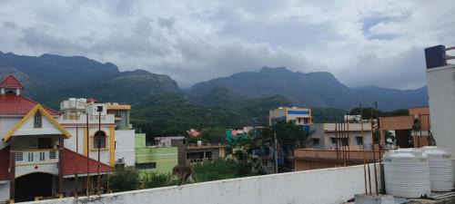 Courtallam House | Thendral Falls View Homestay