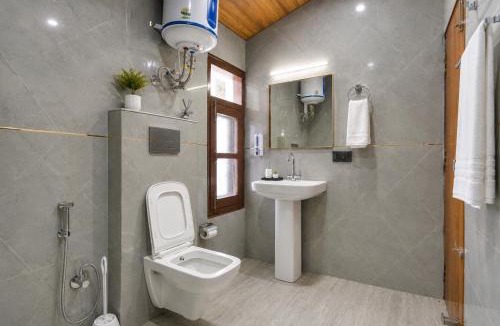 Shimla Hotel | The Dogri Boutique Cottage, Mashobra - Luxury Cottage with Scenic mountain view