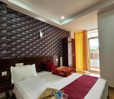 Periyur Hotel | Parudeesa Pool Resort