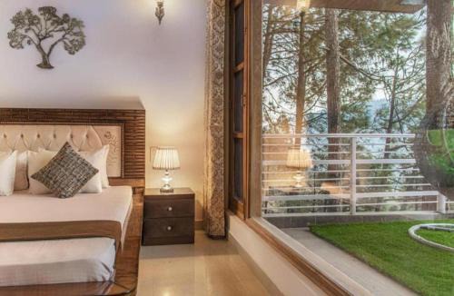 Dharampur Apartment | A Bluebell Villa I Jacuzzi I 3 Bedroom Villa With Open Air Lawn & BBQ l Bonfire Available l Kasauli By Exotic Stays