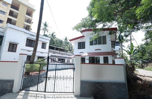 Kuppaayil Villa | Luxury Homestay at Guruvayoor 600 meters away