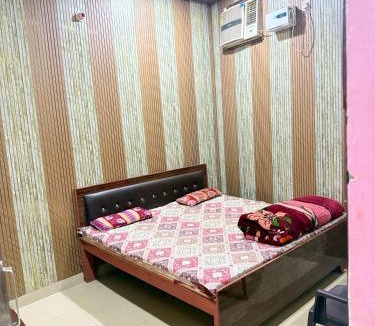 Aonla Hotel | Maheshwari Hotel