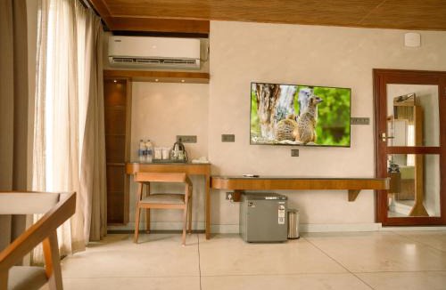 Vypin Hotel | 36 Palms- Sun and Sand