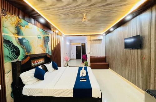 Sainik Farm Hotel | Happy Residency - Near Saket Metro