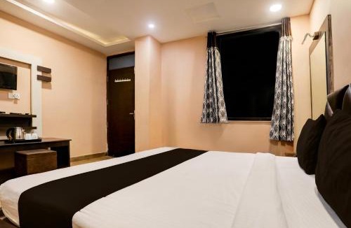 Gwalior Hotel | Super Collection O Kampoo Tiraha Road Formerly Siddhi Vinayak