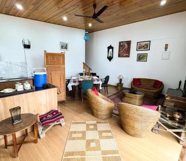 The Mall Road Apartment | Moonwind, two bedroom apartment with sitting room and Kitchenette