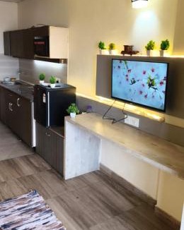 Greater Noida Apartment | Galaxy Stay Near by pari chowk