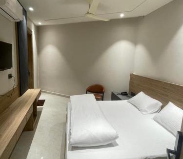 Etawah Hotel | Hotel Yuvaansh Banquet and Restuarant