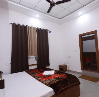 Haraiya Hotel | New Awadhesh Singh Hotel