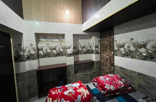 Amritsar Hotel | Guru Nanak Devji Yatri Niwas Just 2 minutes walk to Golden Temple