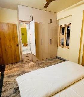 Mahmoorganj Apartment | Aadi-Kashi Retreat-2bhk flat near kashi vishwanath temple