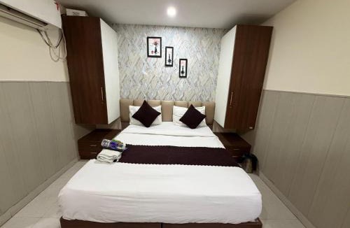 Noida Bed & Breakfast | Meera Eternity Couple Friendly By RESTIN