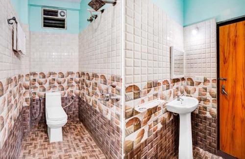 Murgesh Pallya Hotel | Via Emara Inn - Lalbagh Botanical Garden