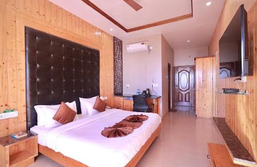 Lansdowne Resort | Blue Pine Resort