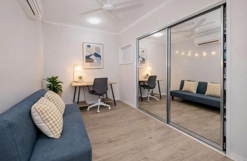 North Ward House | 4BR 2 half BA Stay Townsville, Walk to strand