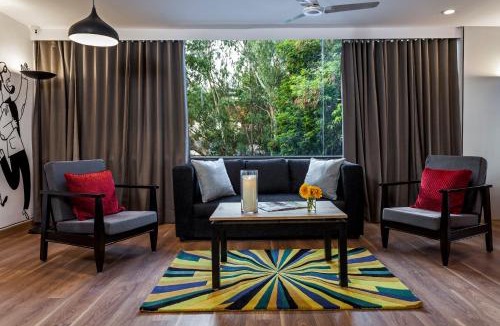Chittaranjan Hotel | Townhouse CR Park Near Lotus Temple