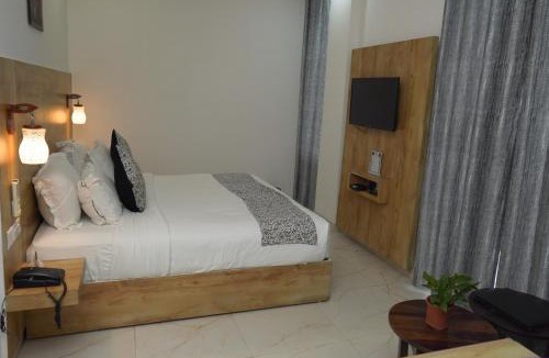 Sidhpur Hotel | Click Collection The Abode Dharamshala