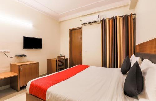 Sector 70 Hotel | Hotel O Red Carpet Hotels