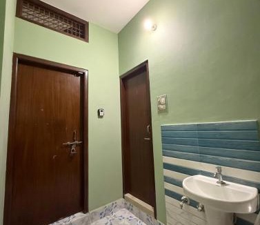 Varanasi House | The Wings Home Cozy Suite Room