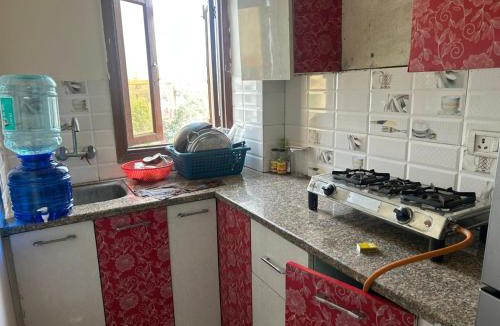 Khattalwada Apartment | Tofino -1 BHK airconditioned serviced apartment with a forest view fully furnished with wifi ,fridge,smart tv,washing machine , operational kitchen and lift facility