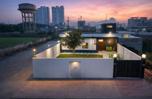 Greater Noida Villa | A2 Vista - 4BHK Villa with Lawn Near Expo Mart