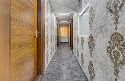 Koramangala Hotel | Townhouse OAK SRK White Inn Near Ragigudda Sri Prasanna Anjaneyaswamy Temple