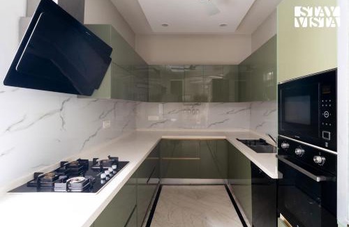 DLF City Villa | StayVista at The Sweet Sunsation - Gurgaon With Pool, BBQ