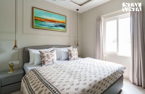 DLF City Villa | StayVista at The Sweet Sunsation - Gurgaon With Pool, BBQ
