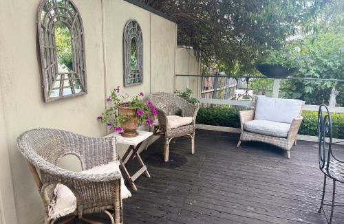 North Hobart House | Writer's Cottage, luxurious oasis in the heart of North Hobart