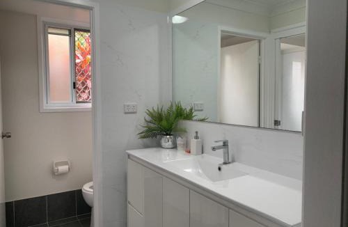 Mount Colah House | Fabulous Stunning Garden View King Bedroom with shared bathroom at MC 2079