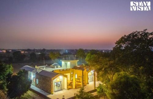 Rajawas Villa | StayVista at Villa M3 - Farmstay with Lawn & Pool