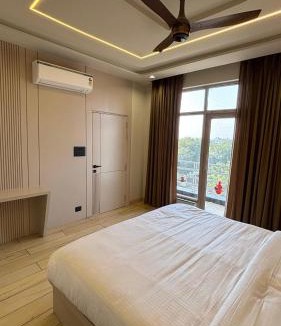 Agra Apartment | 7 mins to Taj Mahal, Family friendly,Free Parking