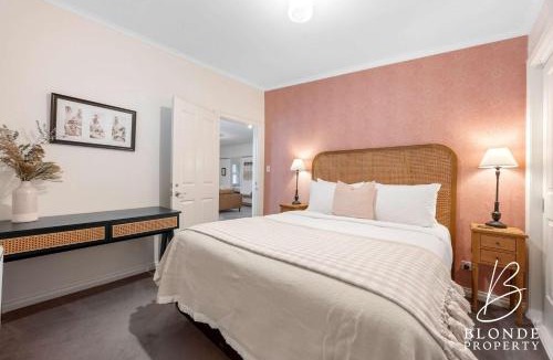 Golden Point House | Journeyman's Cottage