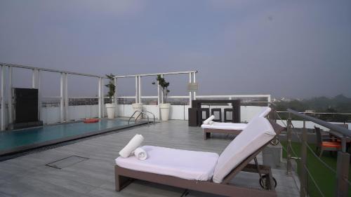 Sector 14 Hotel | Quality Inn Gurgaon