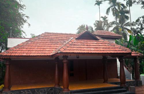 Kakkanad House | Kochuthottathil Heritage