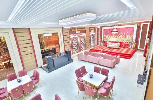 DLF Phase 5 Hotel | Orsom Stay Rooms with Jacuzzi Sector 53 Gurgaon