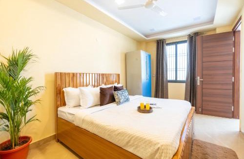 Dariyaganj Apartment | Homlee-Value 1 BR-Central Delhi-terrace-view-lift