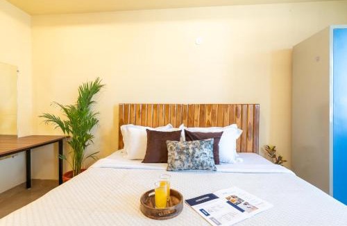 Dariyaganj Apartment | Homlee-Value 1 BR-Central Delhi-terrace-view-lift