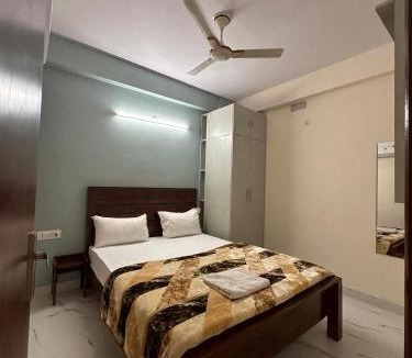 Sainik Farm Apartment | The Raveesh E20 2BHK