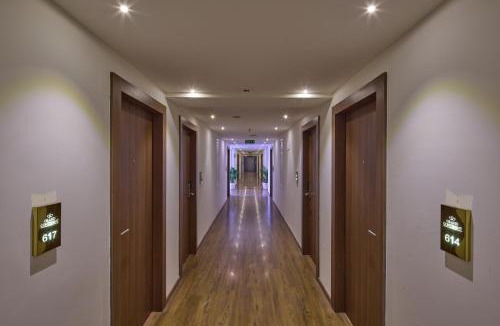 Brookefield Hotel | Grand Continent Brookefield - A Sarovar Portico Affiliate Hotel