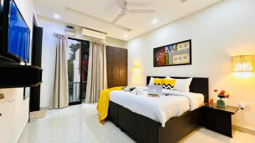 DLF Phase 3 Apartment | BluO Stays - DLF CyberCity Gurgaon