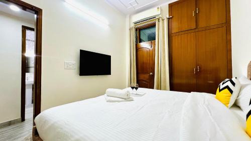 Rohini Apartment | BluO Modern 2BHK Rohini - Parking , Balcony