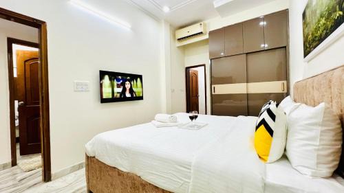 Rohini Apartment | BluO Modern 2BHK Rohini - Parking , Balcony