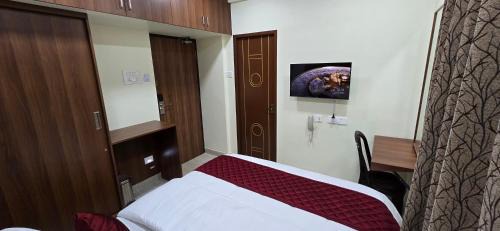 Chennai Hotel | Hotel NJ RESIDENCY NEAR DLF IT PARK, RMZ SOFTWARE PARK, L&T ECC, CHENNAI TRADE CENTRE & MIOT