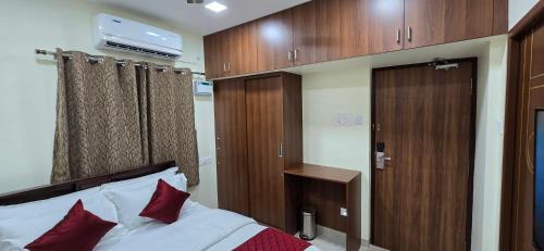 Chennai Hotel | Hotel NJ RESIDENCY NEAR DLF IT PARK, RMZ SOFTWARE PARK, L&T ECC, CHENNAI TRADE CENTRE & MIOT