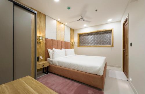 Kuppaayil Hotel | The Habitat Suites-Walkable distance to Guruvayoor temple