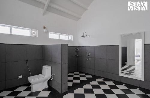 Suntikoppa Villa | Stayvista at Mudra Manor 4BR - Coffee Estate Comp Breakfast Big Heated Pool