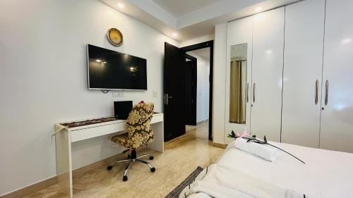 Greater Kailash Apartment | BluO 3BHK- M Block GK- Balcony, Lift