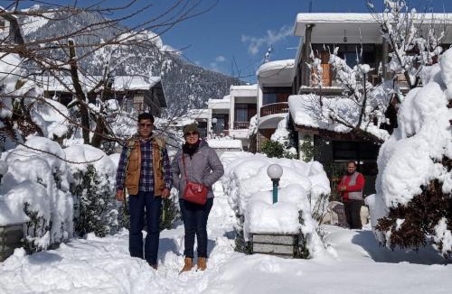 New Manali Hotel | Tourist Hotel 10 minutes walking distance from the mall