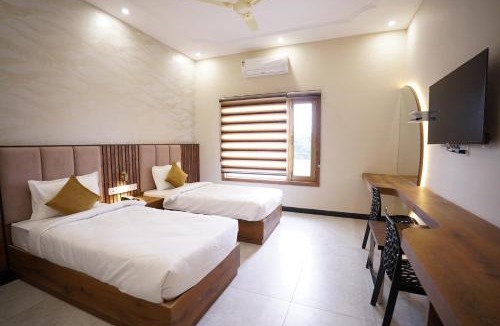 Haldwani Hotel | Dreamy Desert Hotel